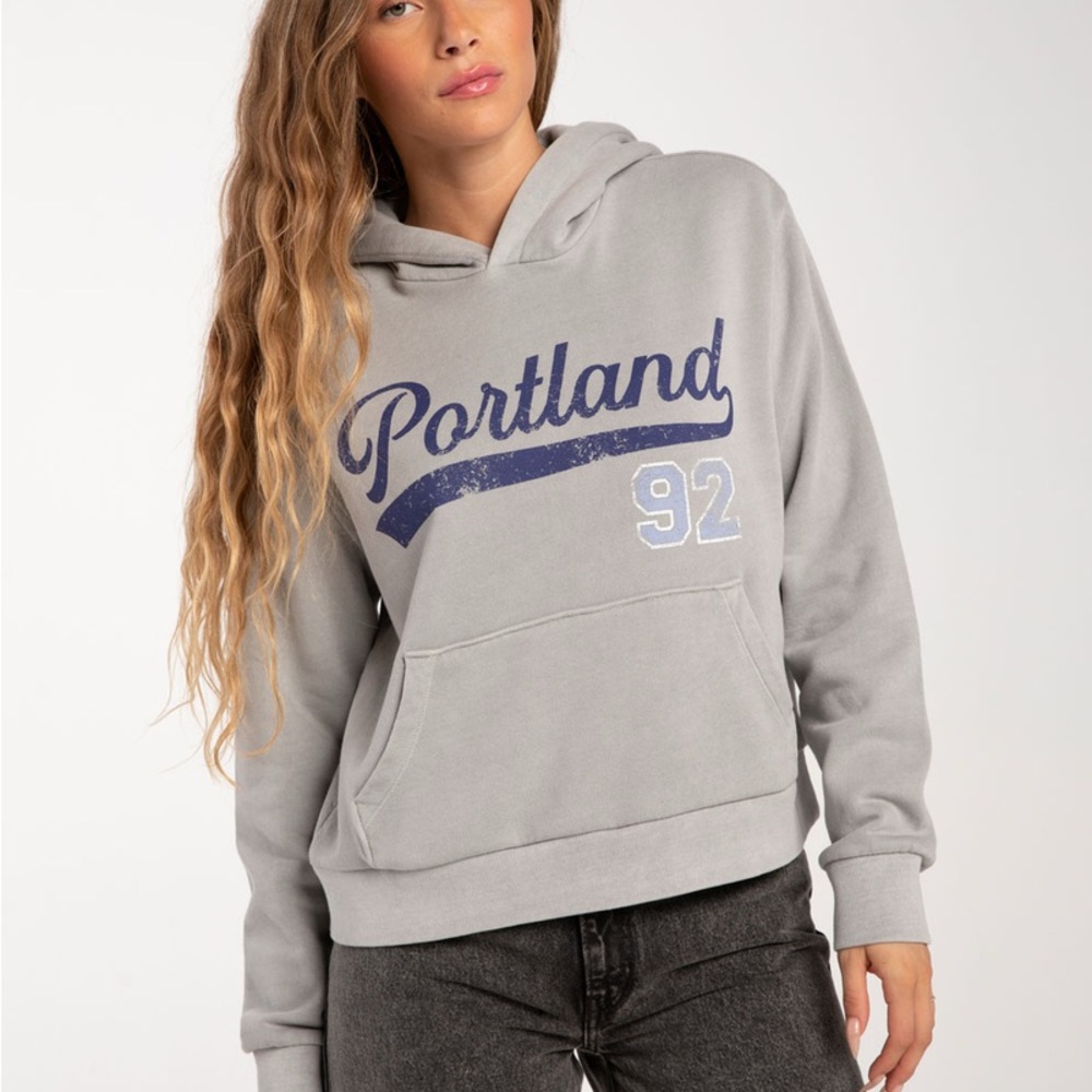 Full Tilt Grey Portland Women’s Crop Hoodie